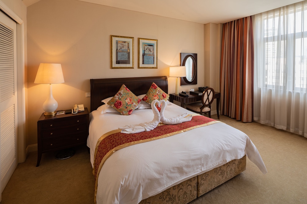 Luxury Room, 1 King Bed, City View photo 2