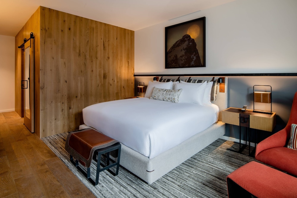 Premier Room, 1 King Bed at The Cloudveil, Autograph Collection in Jackson