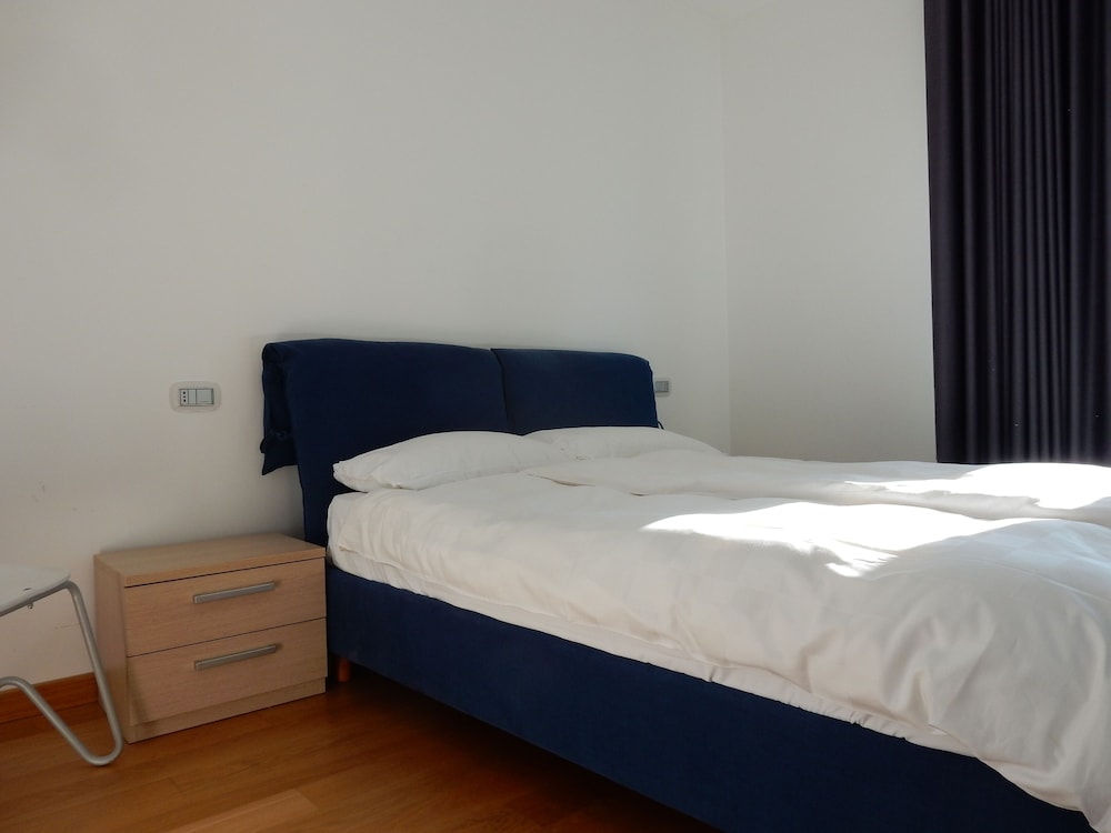 Romantic Apartment, 1 Bedroom, Lake View, Courtyard Area photo 2