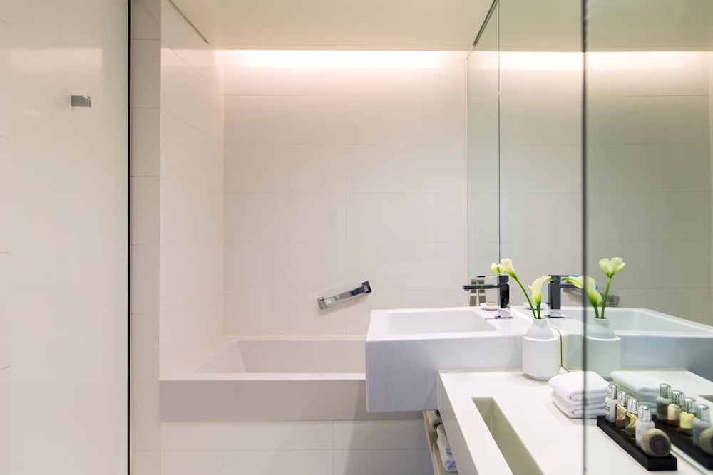 Deluxe Room, 2 Twin Beds, City View - Photo 4