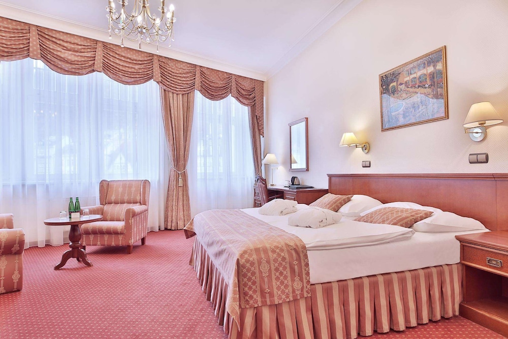 Superior Double or Twin Room, Park View thumbnail 5