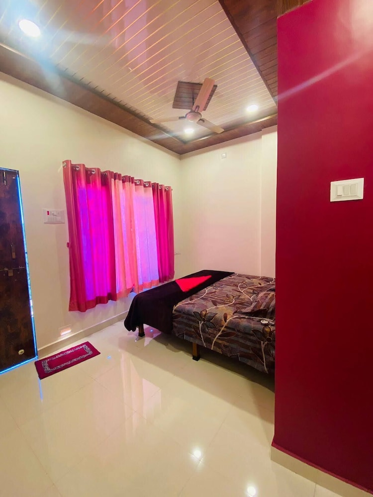 Basic Room, Balcony, City View