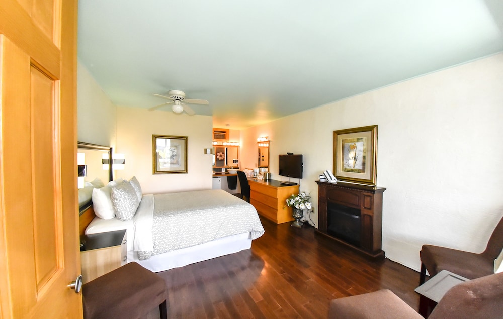 Classic Room, 1 Queen Bed, Fireplace photo 1