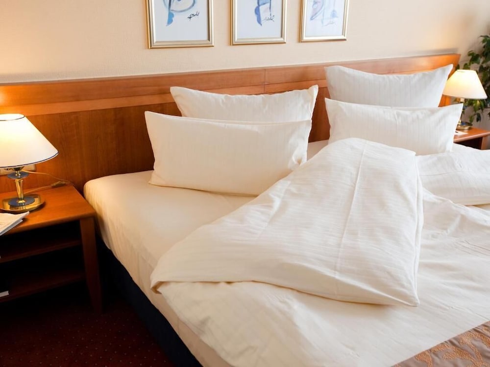Standard Triple Room (partly Basel or mountain view) - Photo 3