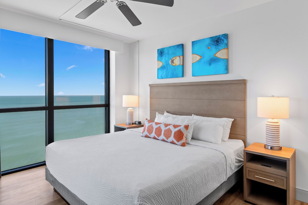 Oceanfront Four Bedroom Condo photo 3