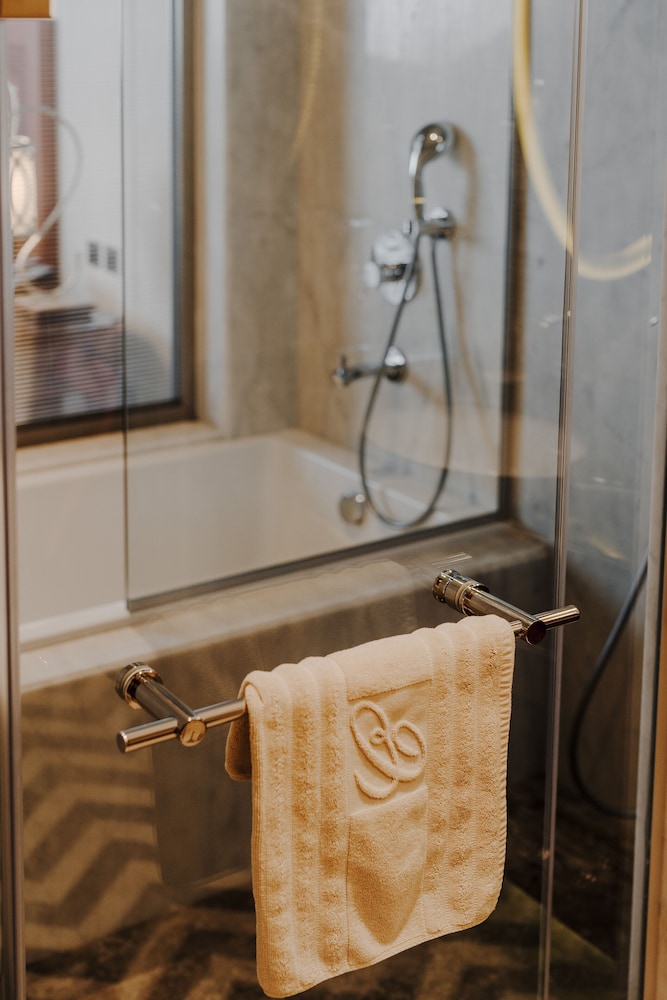 Junior Suite - Photo 13