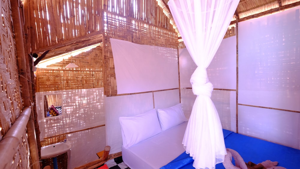 Beach Front Bamboo Cottage with Fan photo 3