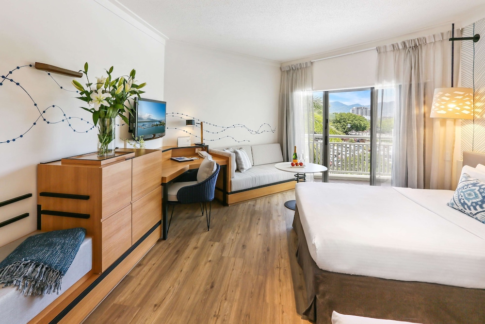 Deluxe Room King - Photo 8