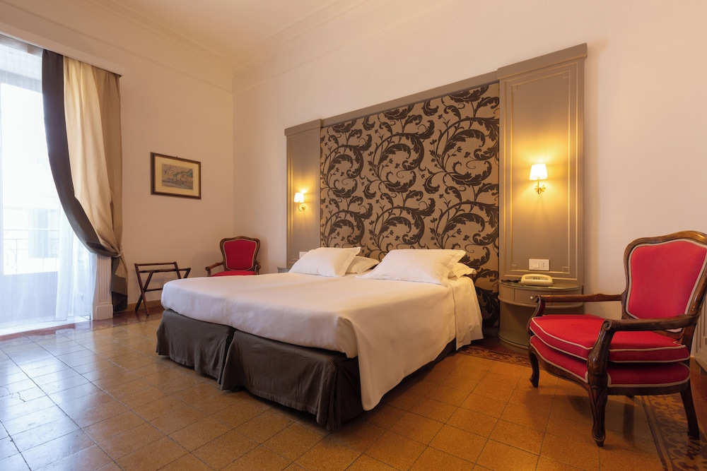 Superior Room, Partial Sea View photo 1
