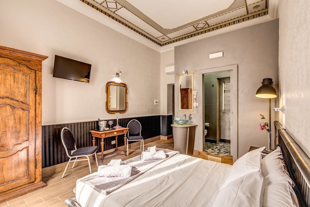Junior Double Room, 1 Queen Bed photo 2