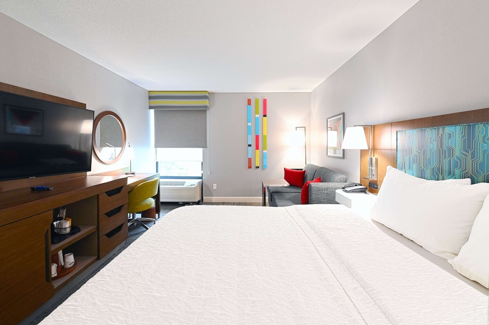 Superior Room, 1 King Bed, Accessible, Non Smoking - Photo 2