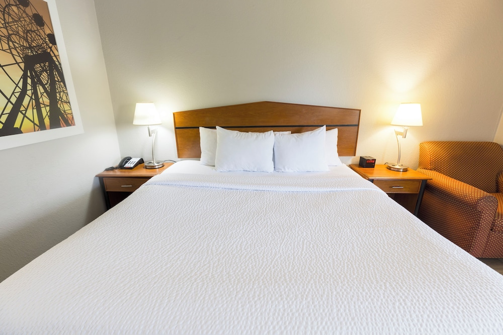 Standard Room, 1 King Bed - Photo 2