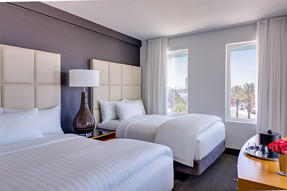 Standard Room, 2 Queen Beds (Two Queen Beds)
