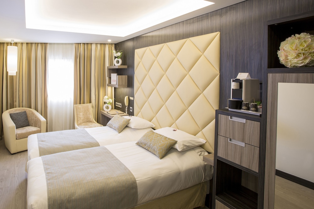 Superior Room, 1 King Bed (Twin bed on request) - Photo 9