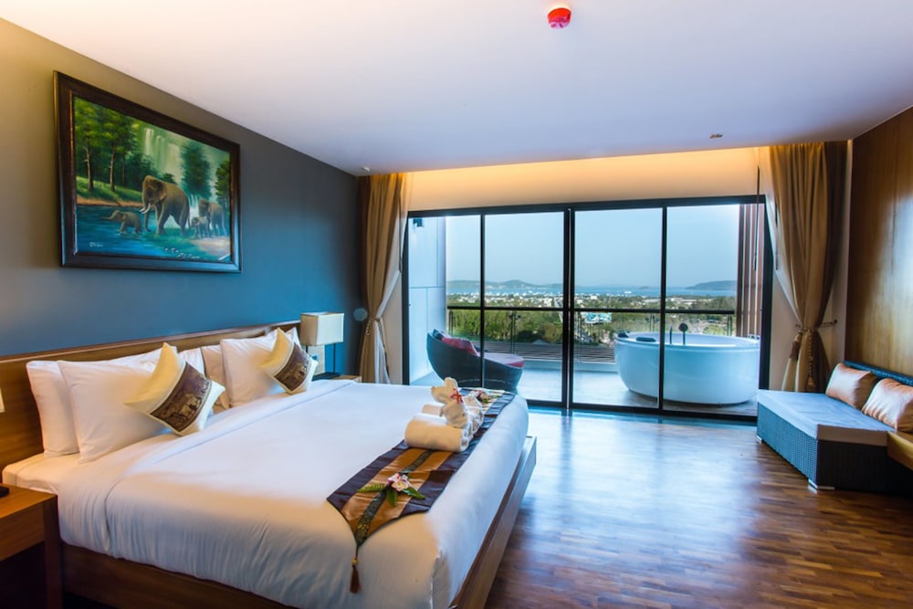 Executive Deluxe Suite (Balcony Jacuzzi)