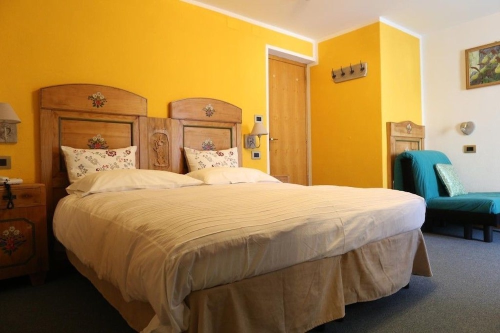 Double or Twin Room, Mountain View photo 1