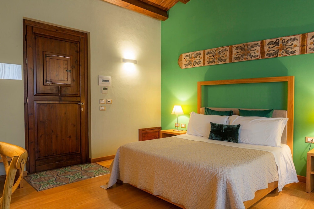 Superior Triple Room, Multiple Beds, Non Smoking, Garden View photo 2
