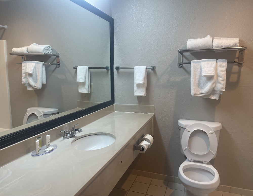 Suite, 2 Double Beds, Non Smoking - Photo 8