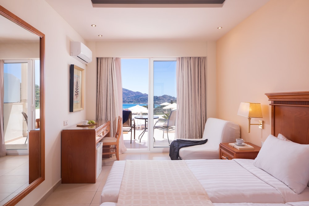 Poolfront Double Room with Sea View