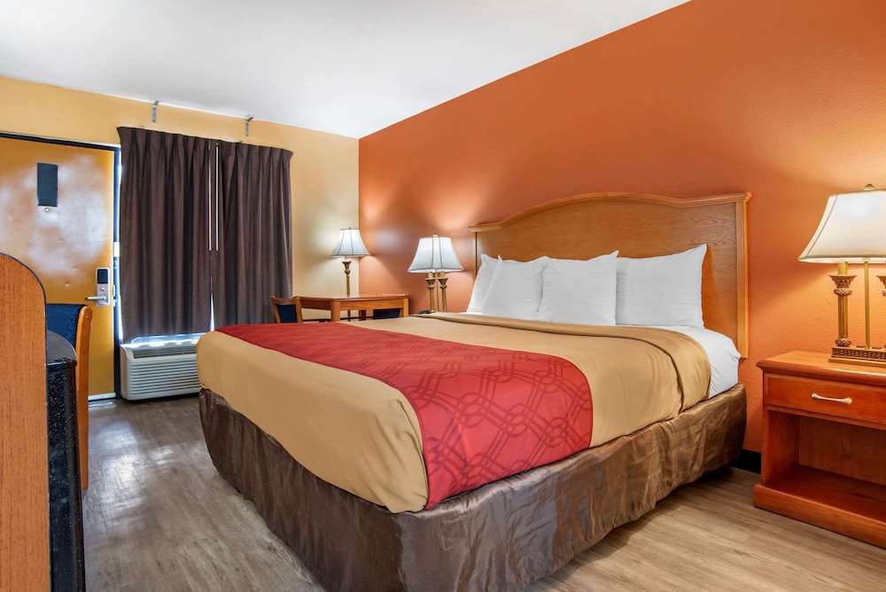 Standard Room, 1 King Bed - Photo 2