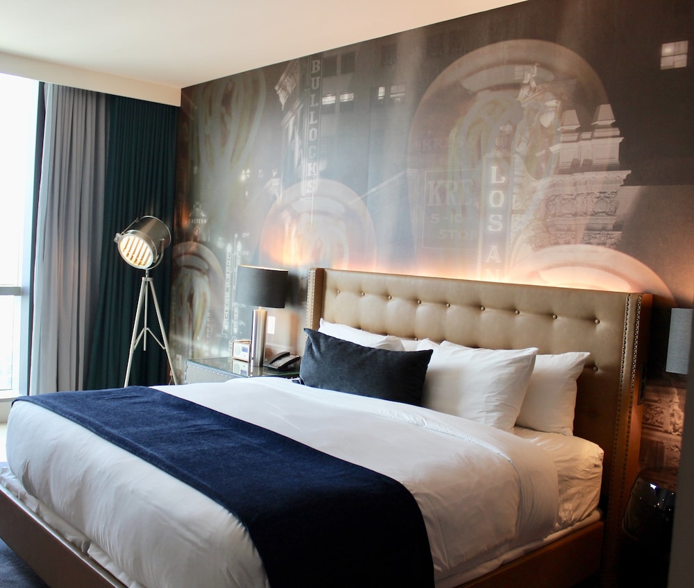 Premium Room, 1 King Bed, Accessible, City View - Photo 2
