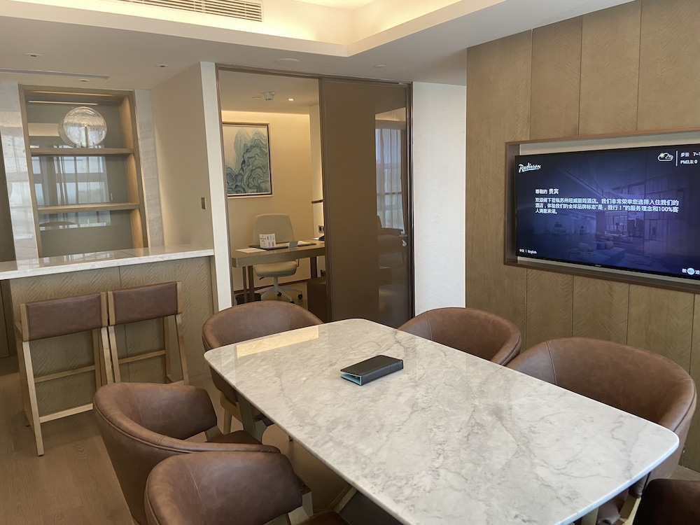 Deluxe Suite photo 2
