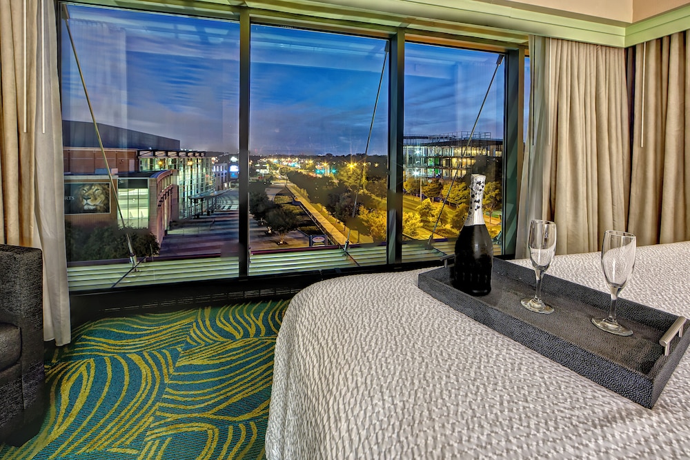 Suite, 1 Bedroom - Photo 1