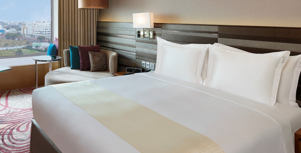 Standard Room, 1 King Bed, Smoking, City View