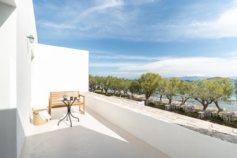 Suite, 2 Bedrooms, 2 Bathrooms, Sea View photo 2