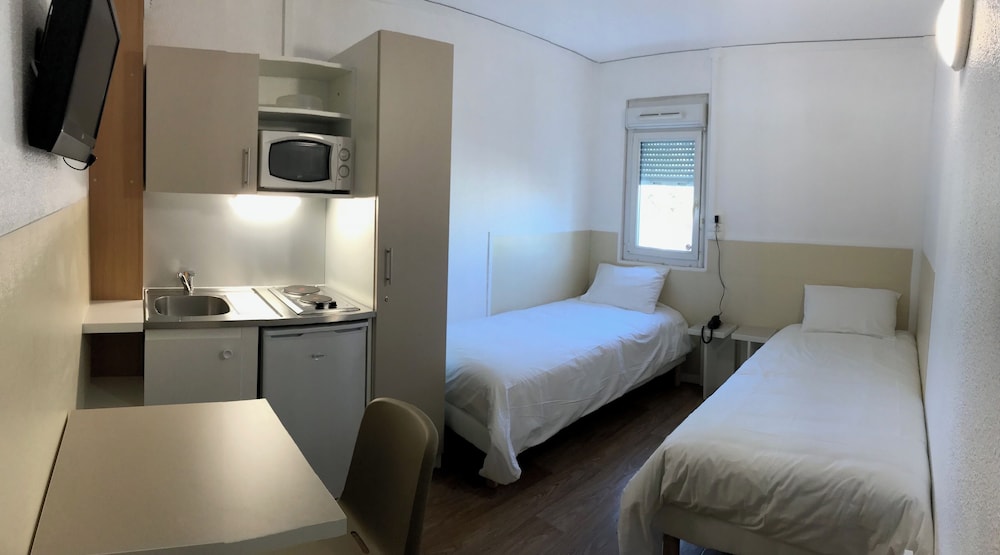 Twin Room - Photo 1
