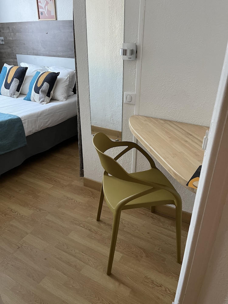 Economy Double Room, Non Smoking, Courtyard View photo 2