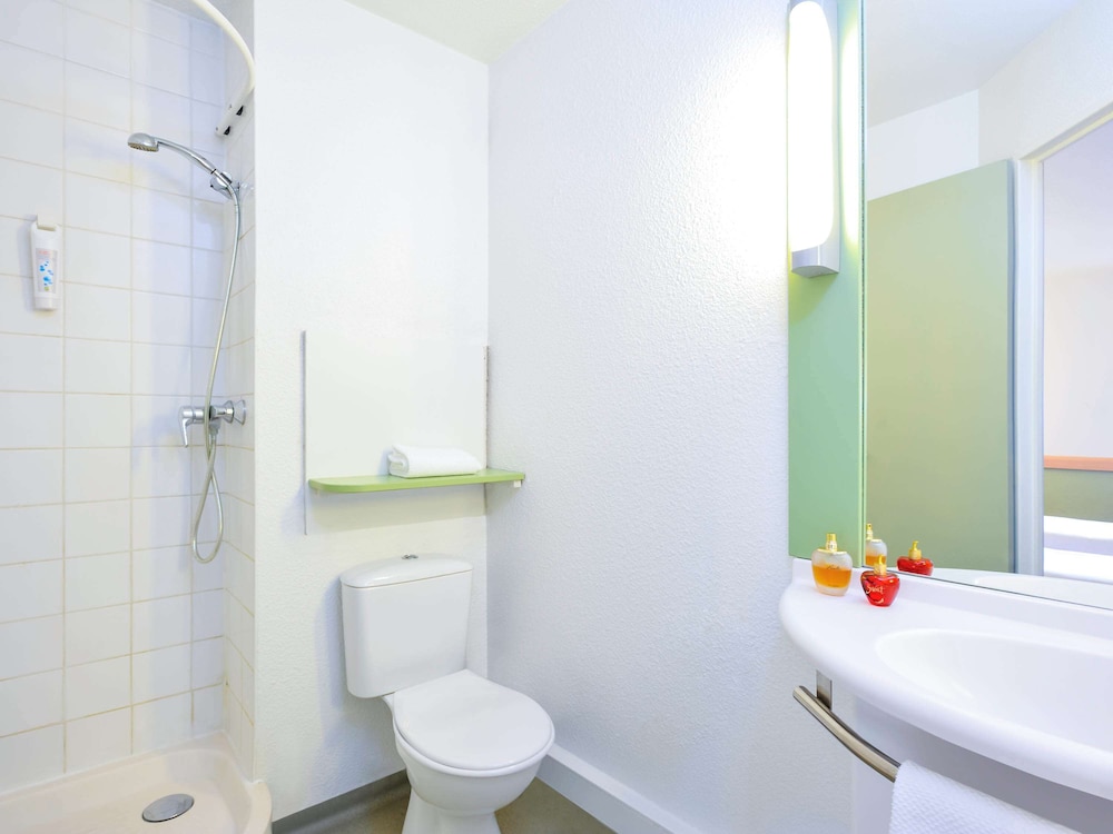 Triple Room, Multiple Beds photo 3