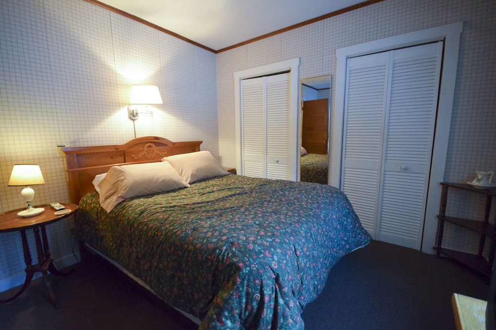 Large 2 Bedroom w/ 1 King, 1 Queen & 2 Sleep Sofas photo 1