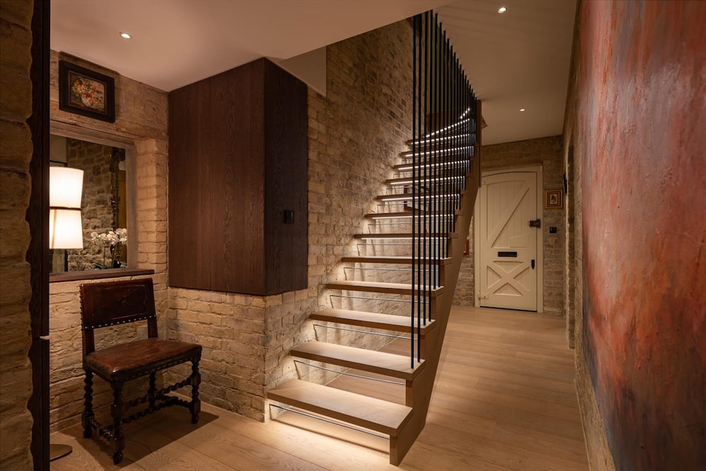 Stunning 5 bed Fulham Home w Indoor Pool Sauna and Private Garden, Photo 77