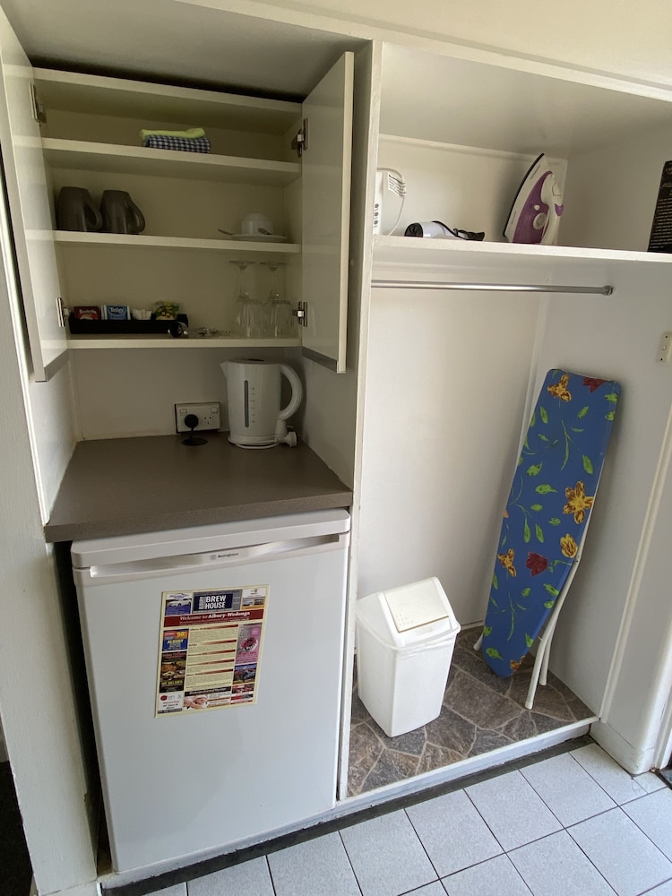 Family Suite, 2 Bedrooms, Non Smoking, Shared Bathroom (2 Room Family Unit) photo 2