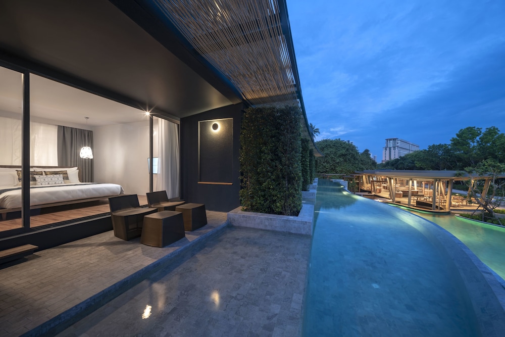 Deluxe Room, Pool Access, Sea View (Non - Smoking)