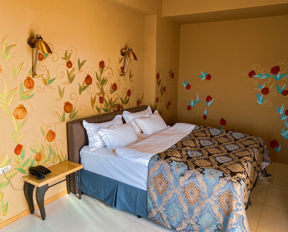 Premium Room, 1 King Bed with Sofa bed, Terrace, City View photo 3