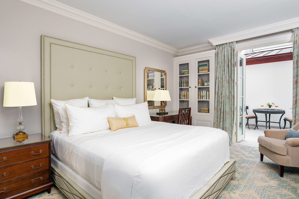 Deluxe Room, 1 King Bed, Patio photo 1
