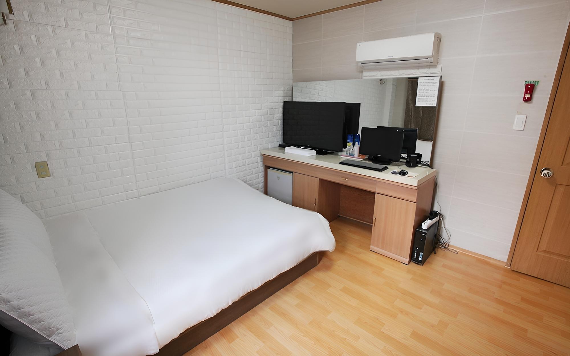 Room (Standard room) - Photo 5