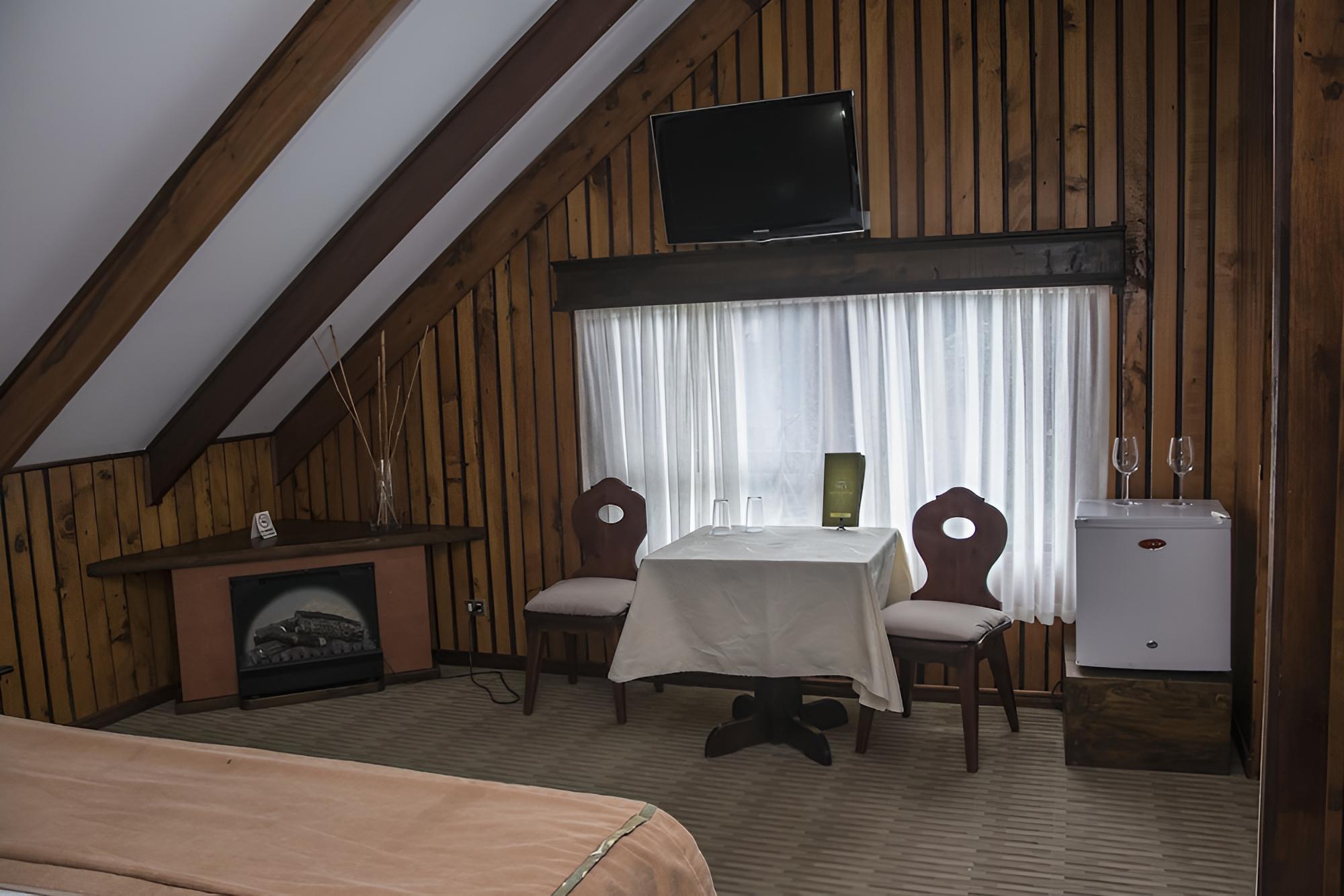 Superior Chalet, 1 King Bed photo 3