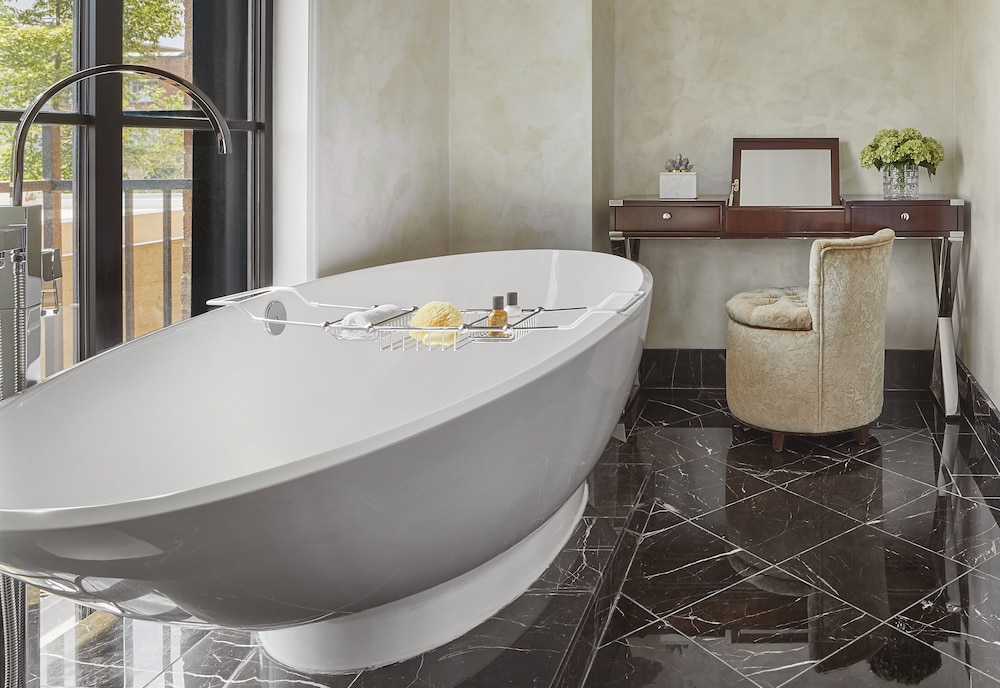Suite (Rosewood)