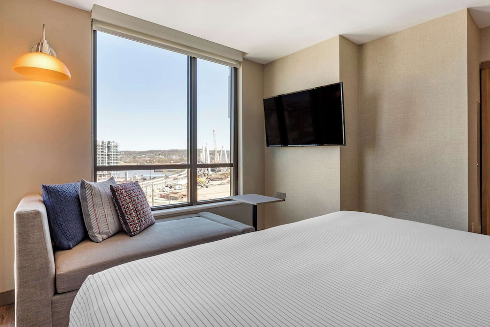 Executive Suite, 1 King Bed with Sofa bed, Non Smoking - Photo 5