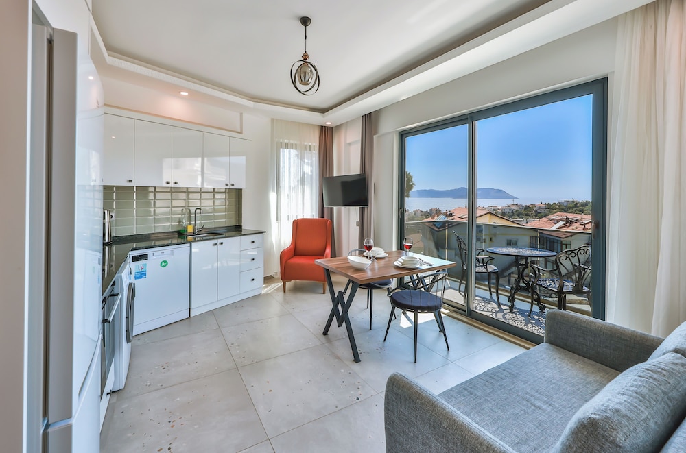 Ground Floor 1+1 Apart with Terrace and Sea View