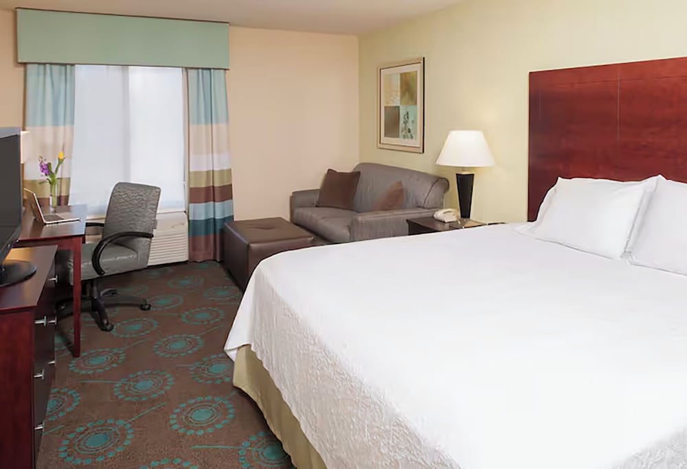 Standard Room, 1 King Bed with Sofa bed - Photo 3
