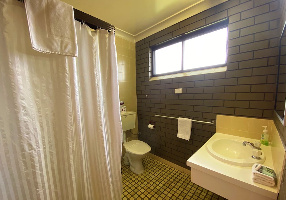 Economy Double Room, 1 Bedroom, Refrigerator, Garden Area photo 3