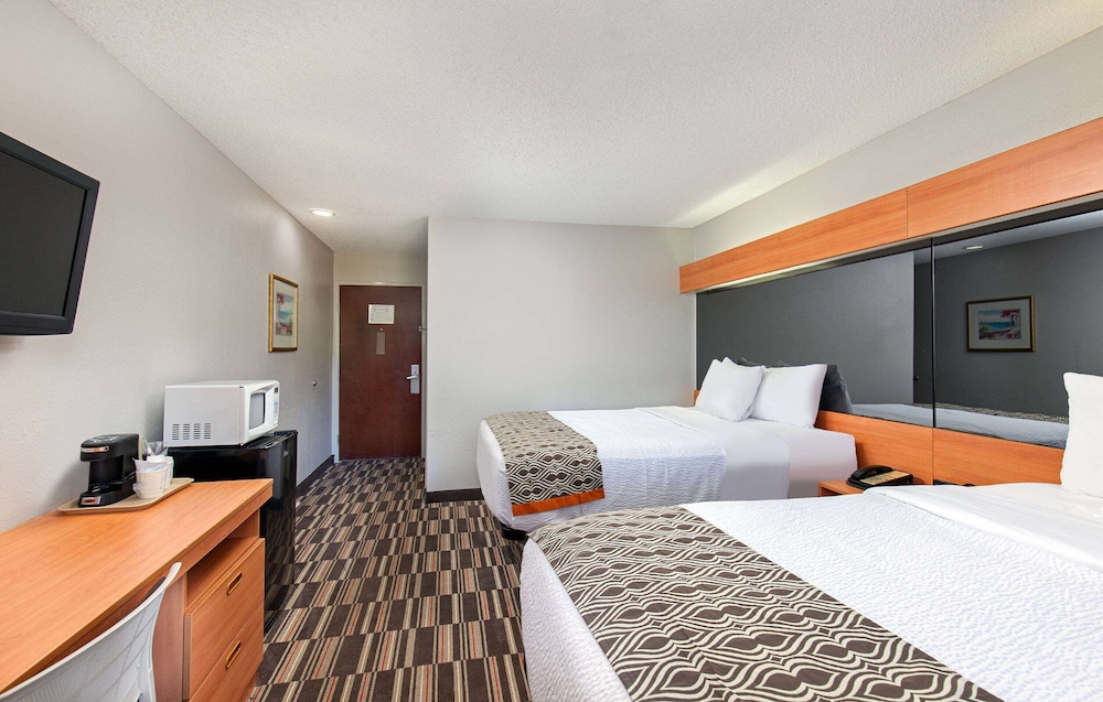 Room, 2 Queen Beds, Accessible, Non Smoking - Photo 1