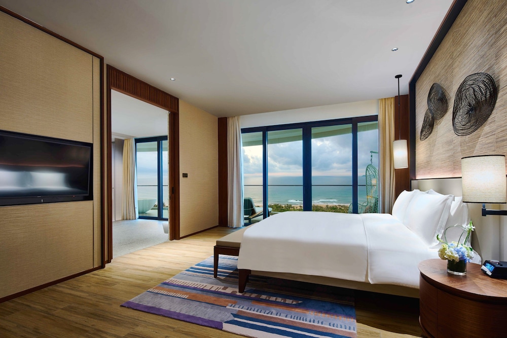 1 King Suite Oceanfront