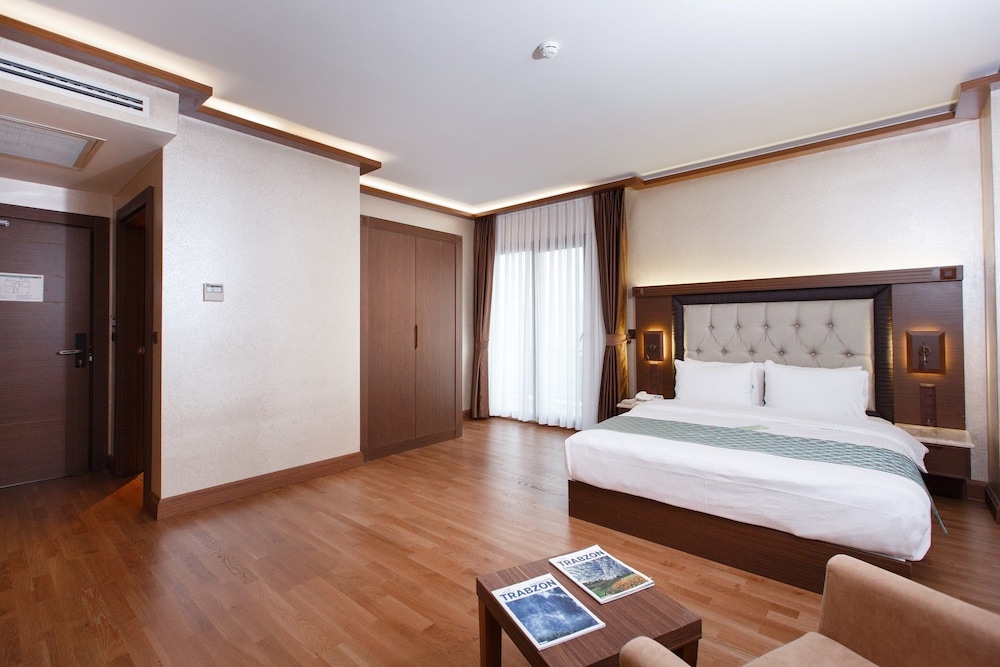 Two Connecting Double Rooms (Basement Floor) thumbnail 6