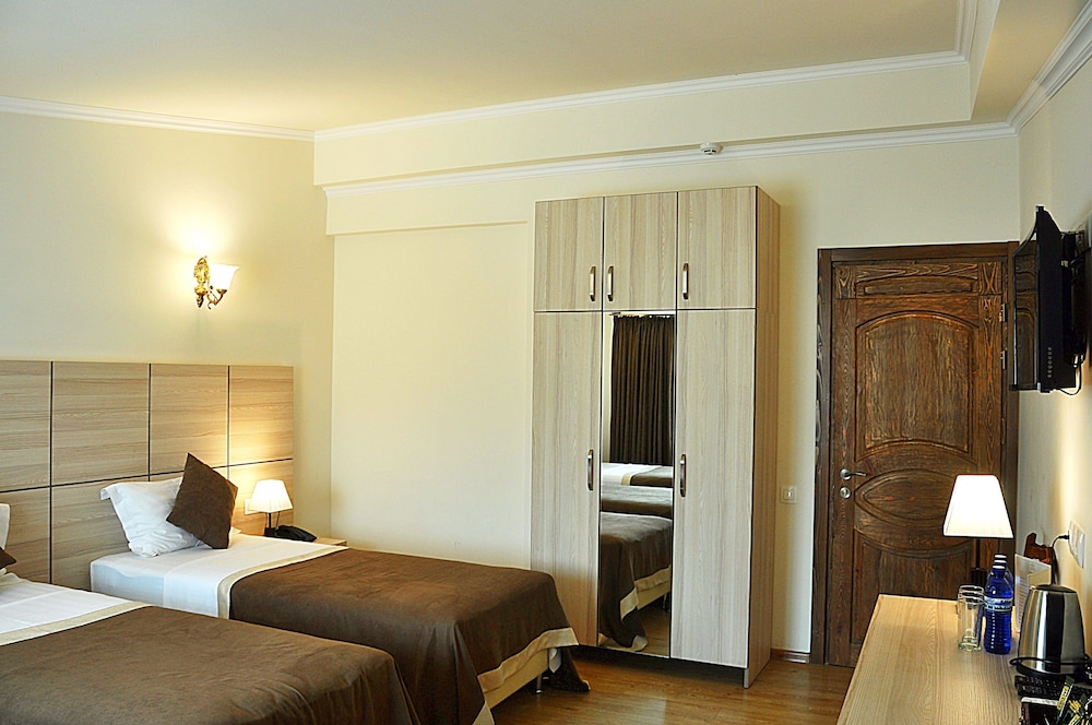 Classic Triple Room photo 3