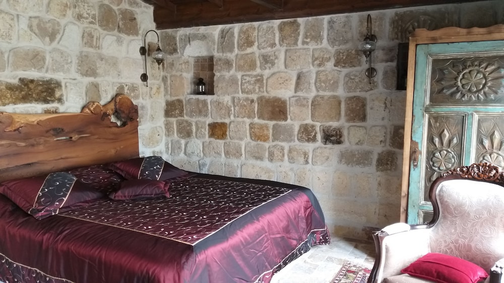 Standard Double Room, 1 King Bed photo 3